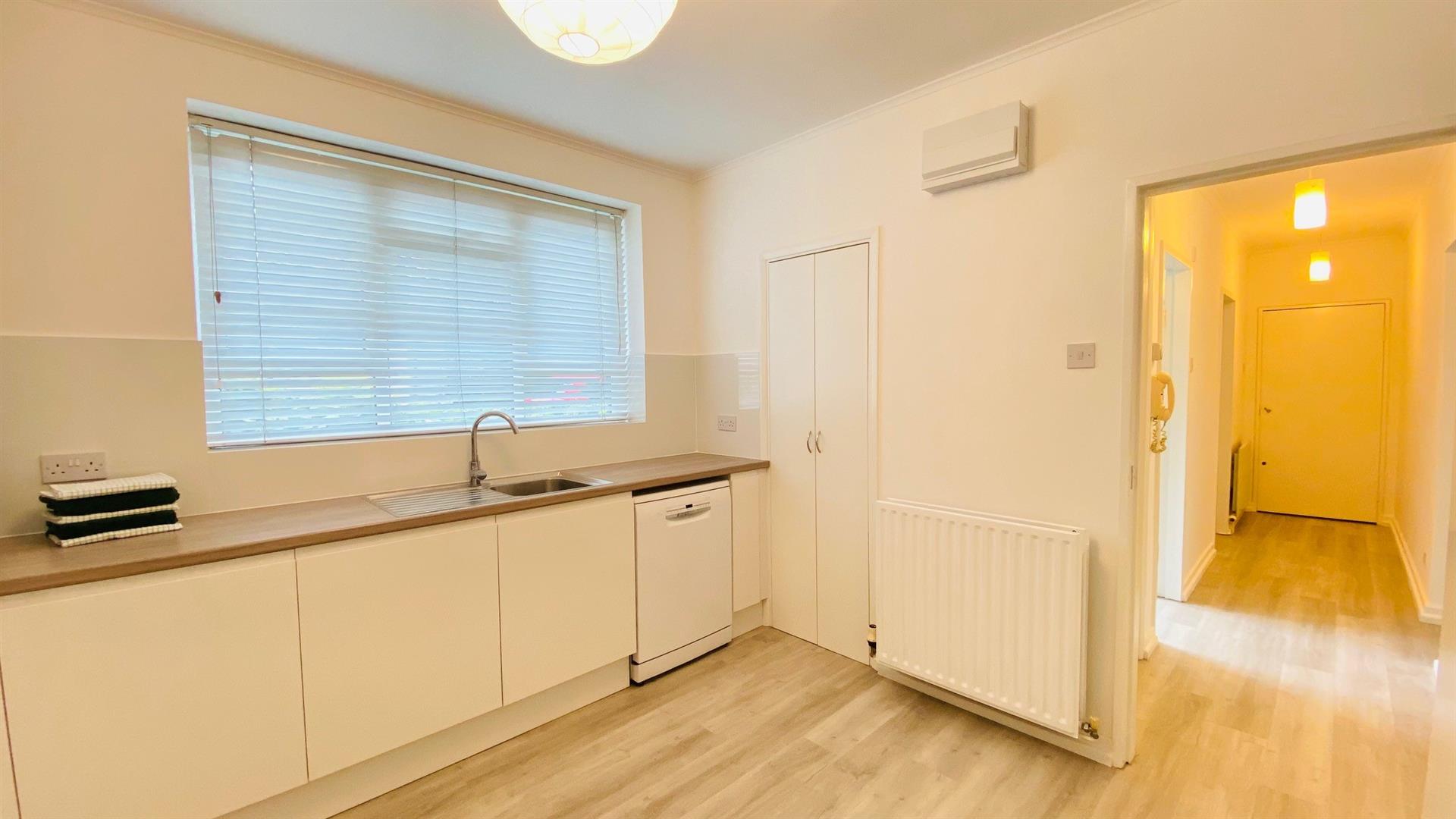 2 bed property in Western Road, London
